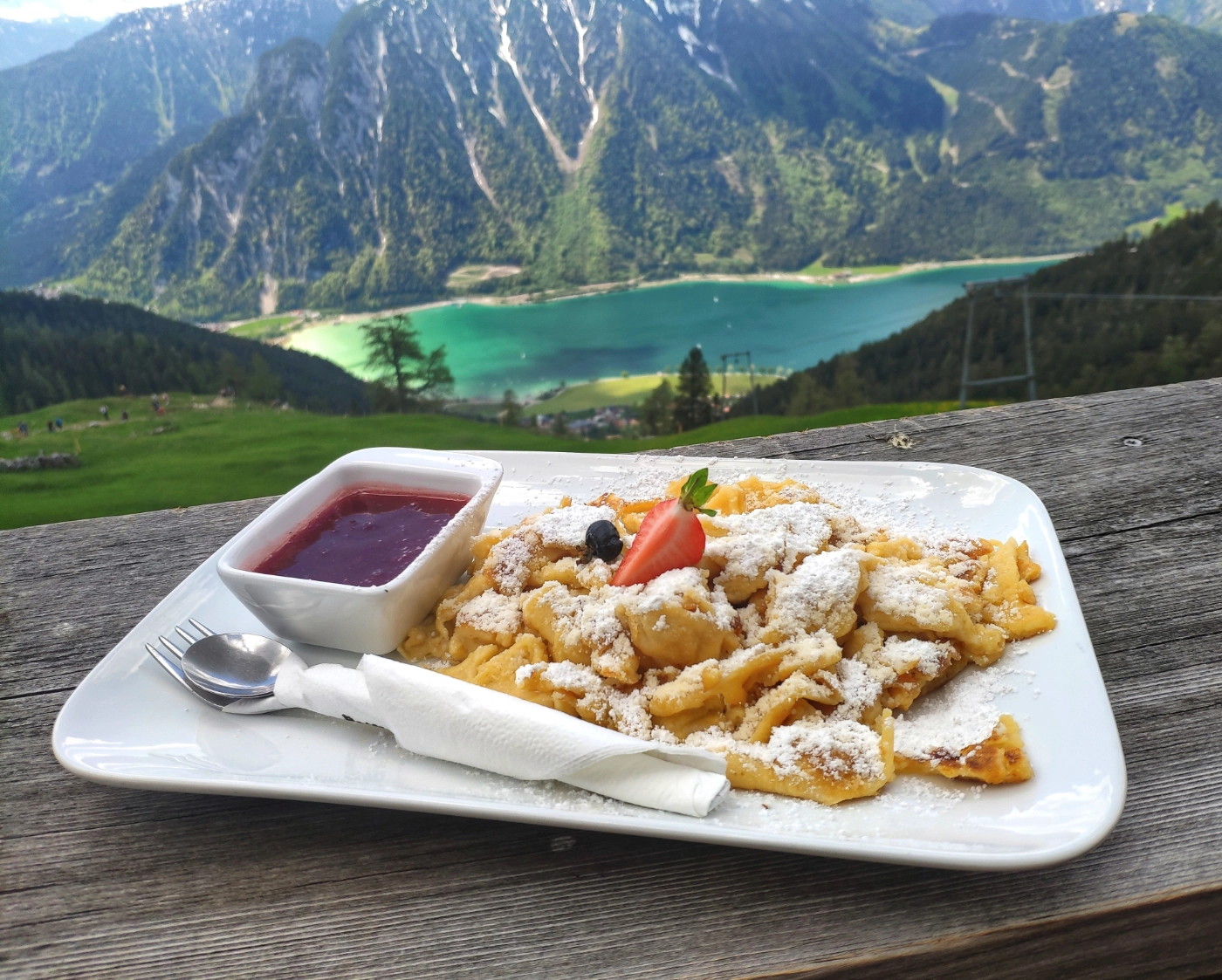 Kaiserschmarrn auf der Dalfaz Alm Kaiserschmarrn in the Dalfaz Alm mountain hut